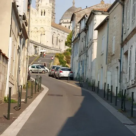Chaleureux T2 Au Pied De La Cathedrale Apartment Angouleme